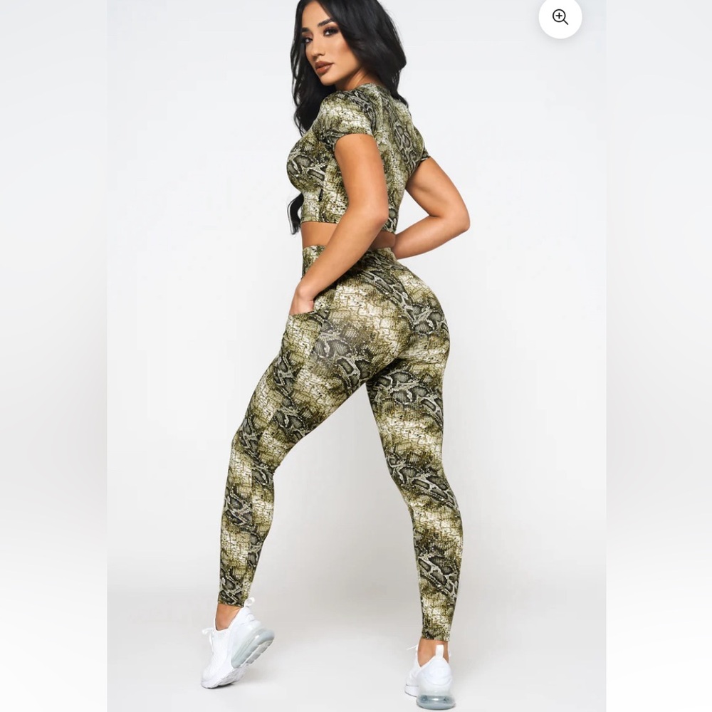 Athletic Leggings w/Pockets (from brand LiCi Fit)